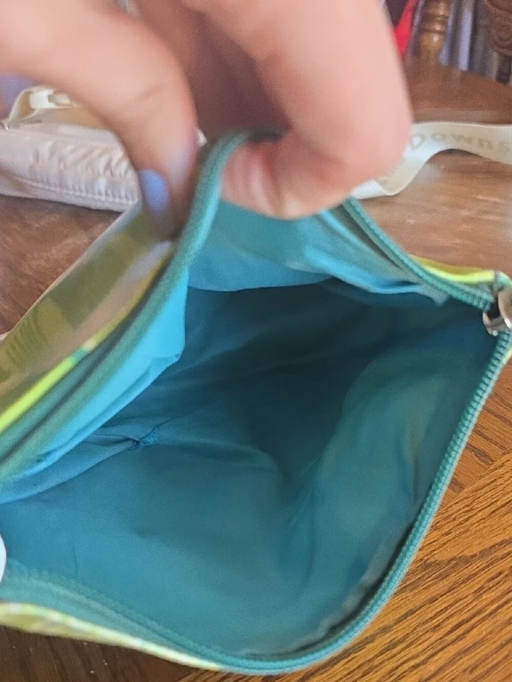 Vintage-Inspired Green Cosmetic Pouch - Beauty Quote